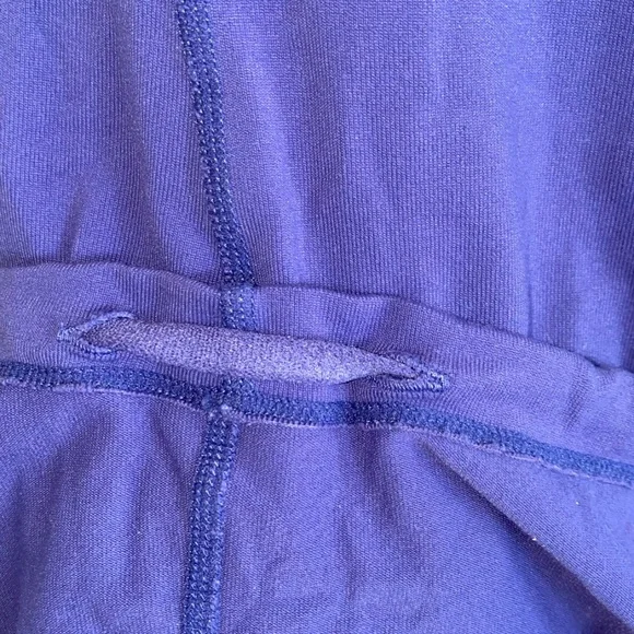 Lululemon Top, size 8 GUC - Picture 7 of 10